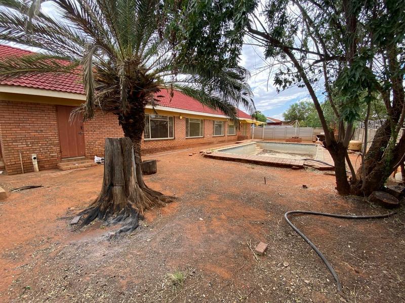 4 Bedroom Property for Sale in Riviera Northern Cape